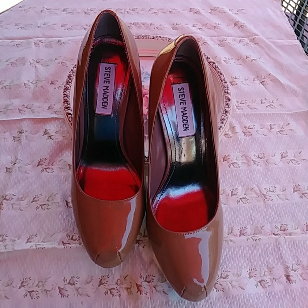 STEVE MADDEN Beige Patent Leather Shoes/Heels SZ 8